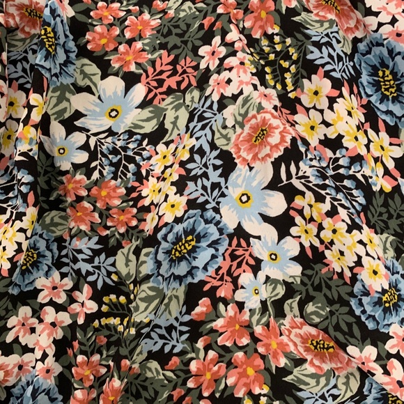 LOFT Floral Bouquet Blouse - Picture 3 of 7